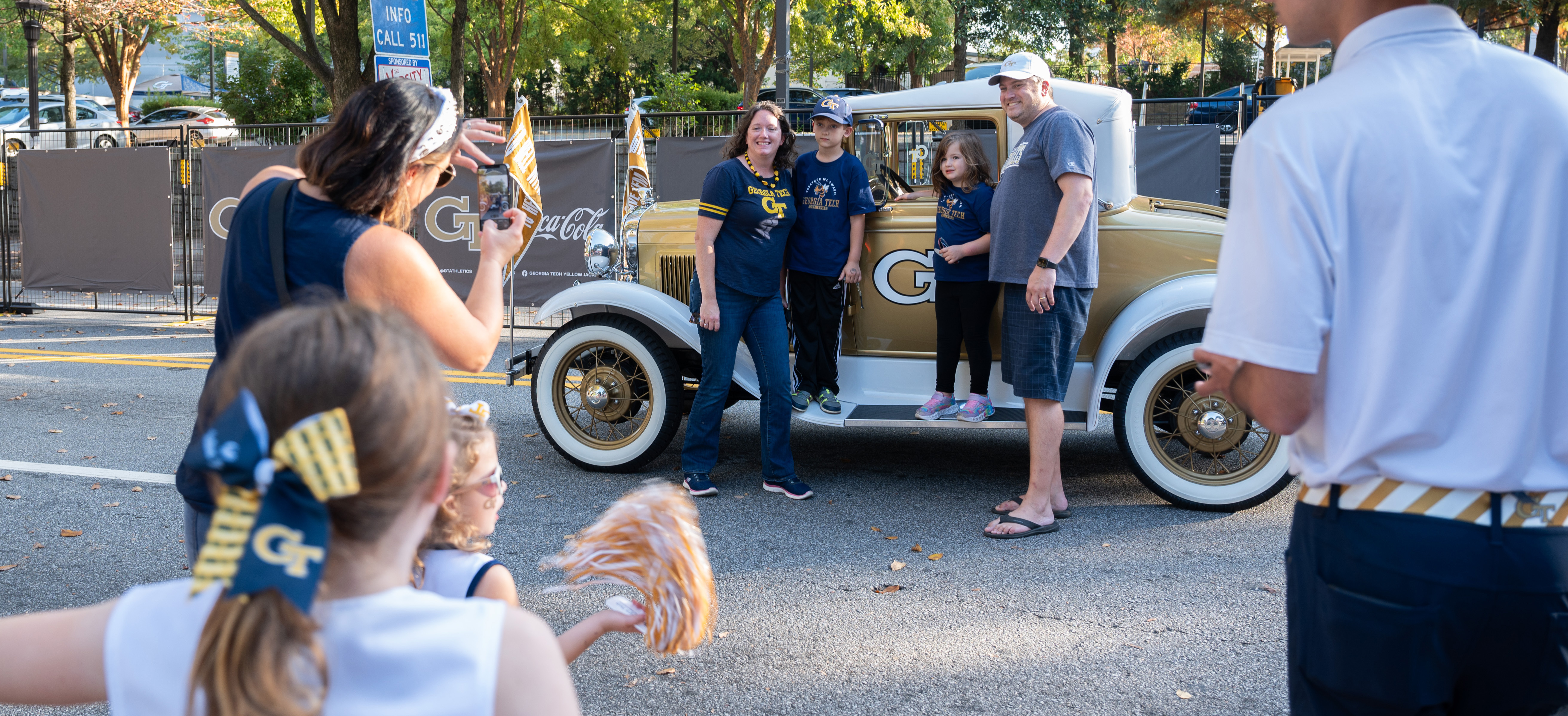 Alumni and children pose with Wreck