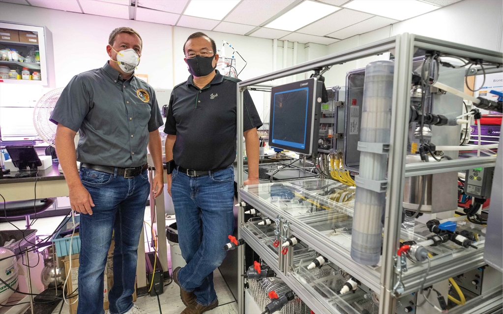 two men inside a lab