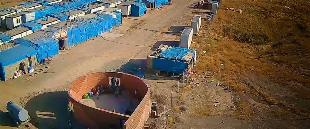Disheveled refugee camp