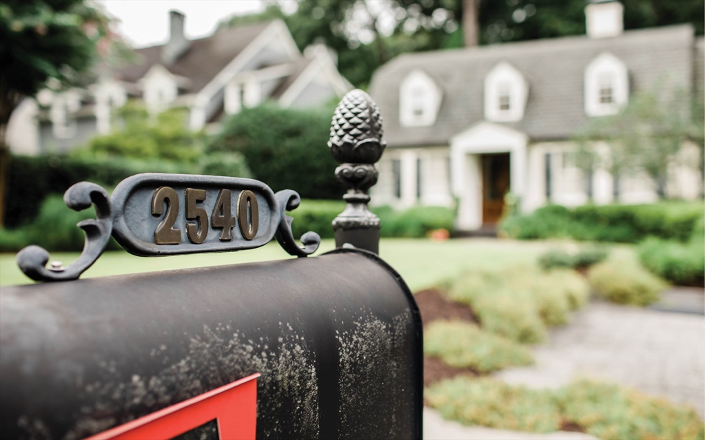 2540 Dellwood Drive mailbox
