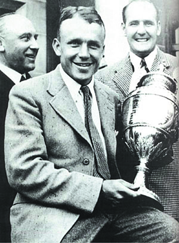 Charlie Yates receiving a trophy